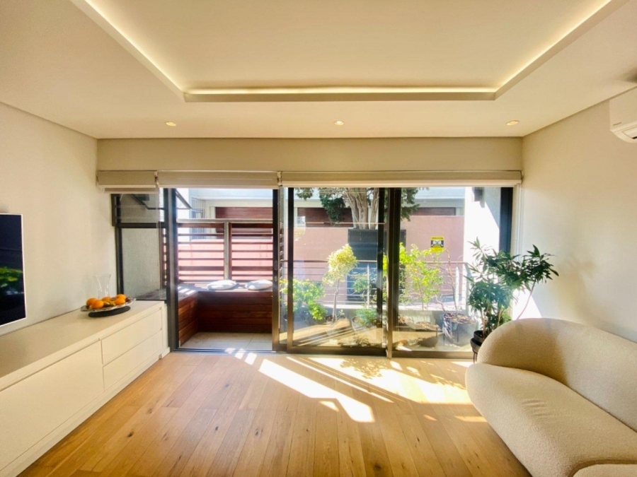 To Let 1 Bedroom Property for Rent in Sea Point Western Cape